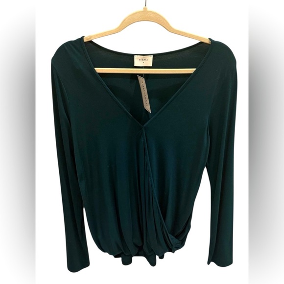 Everly Emerald Green Faux Cross Front Long Sleeve Top Size Medium New - Picture 1 of 4